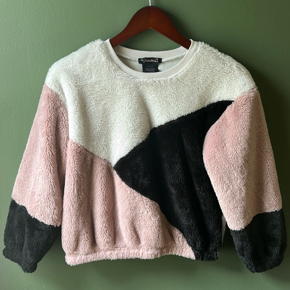 Xtraordinary Youth Large Faux Fur 100% Polyester Pullover Sweater